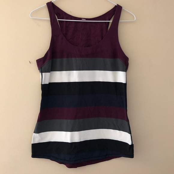 Lululemon tank top. Size 6 - Picture 3 of 3